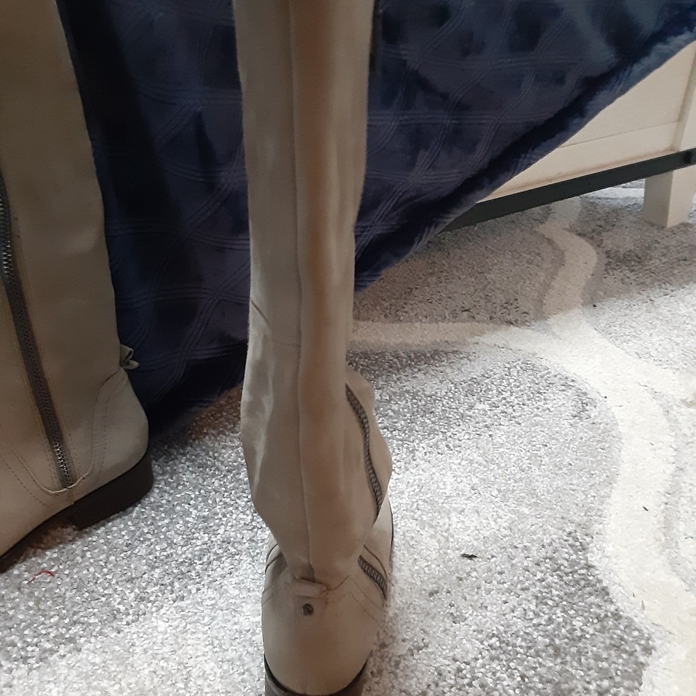 Boots - Picture 2 of 3